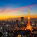 Tokyo Tower. Zdroj: https://www.japanrailpassnow.co.uk/wp-content/uploads/2016/09/1000x667xTokyo-Tower-Twilight.jpg.pagespeed.ic.v--7MyZLBT.jpg